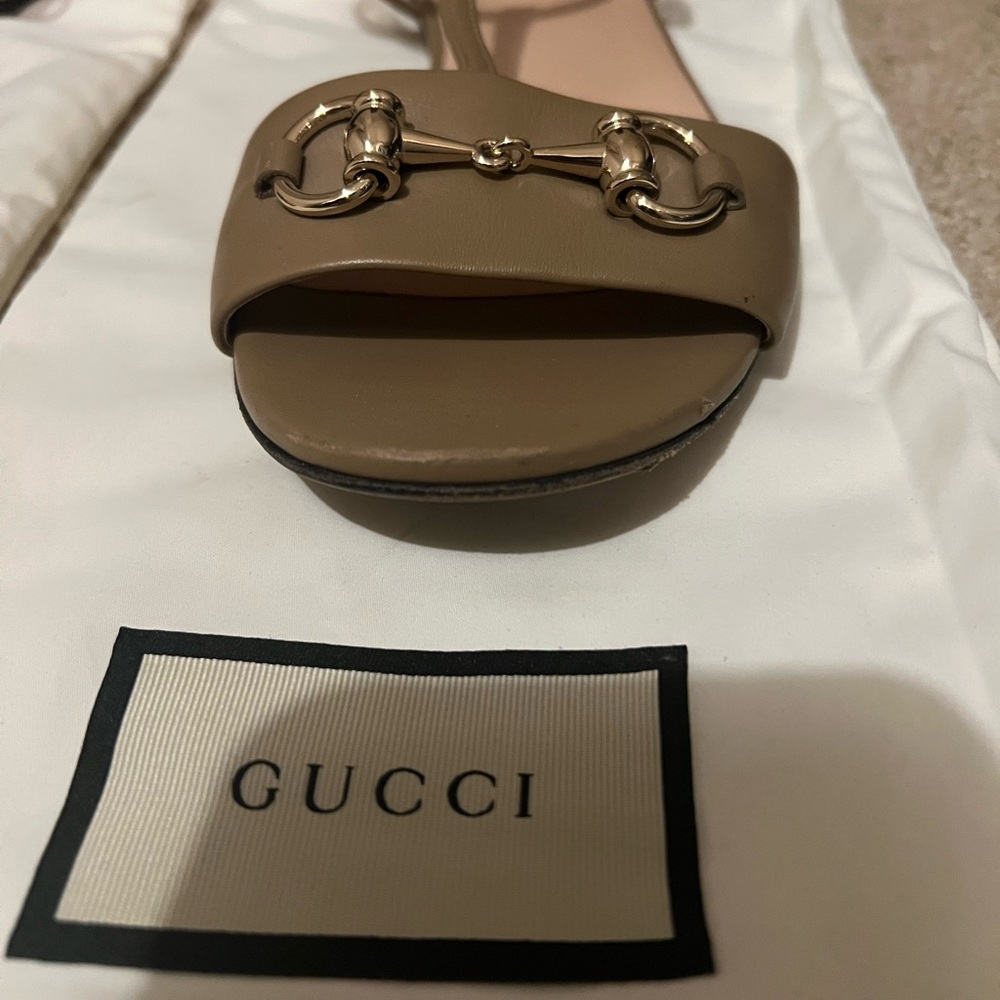 Gucci Tan Sandals with Silver Detailing - Picture 5 of 6